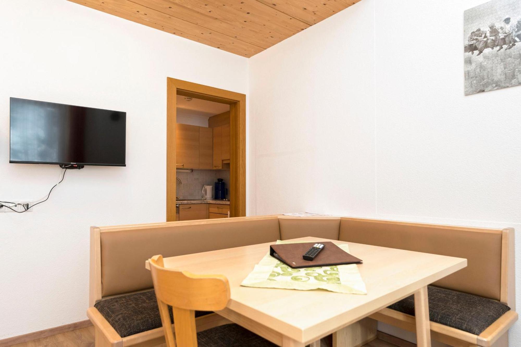 אישגל Hotel Garni Siegele - Inklusive Silvretta-Card Premium מראה חיצוני תמונה