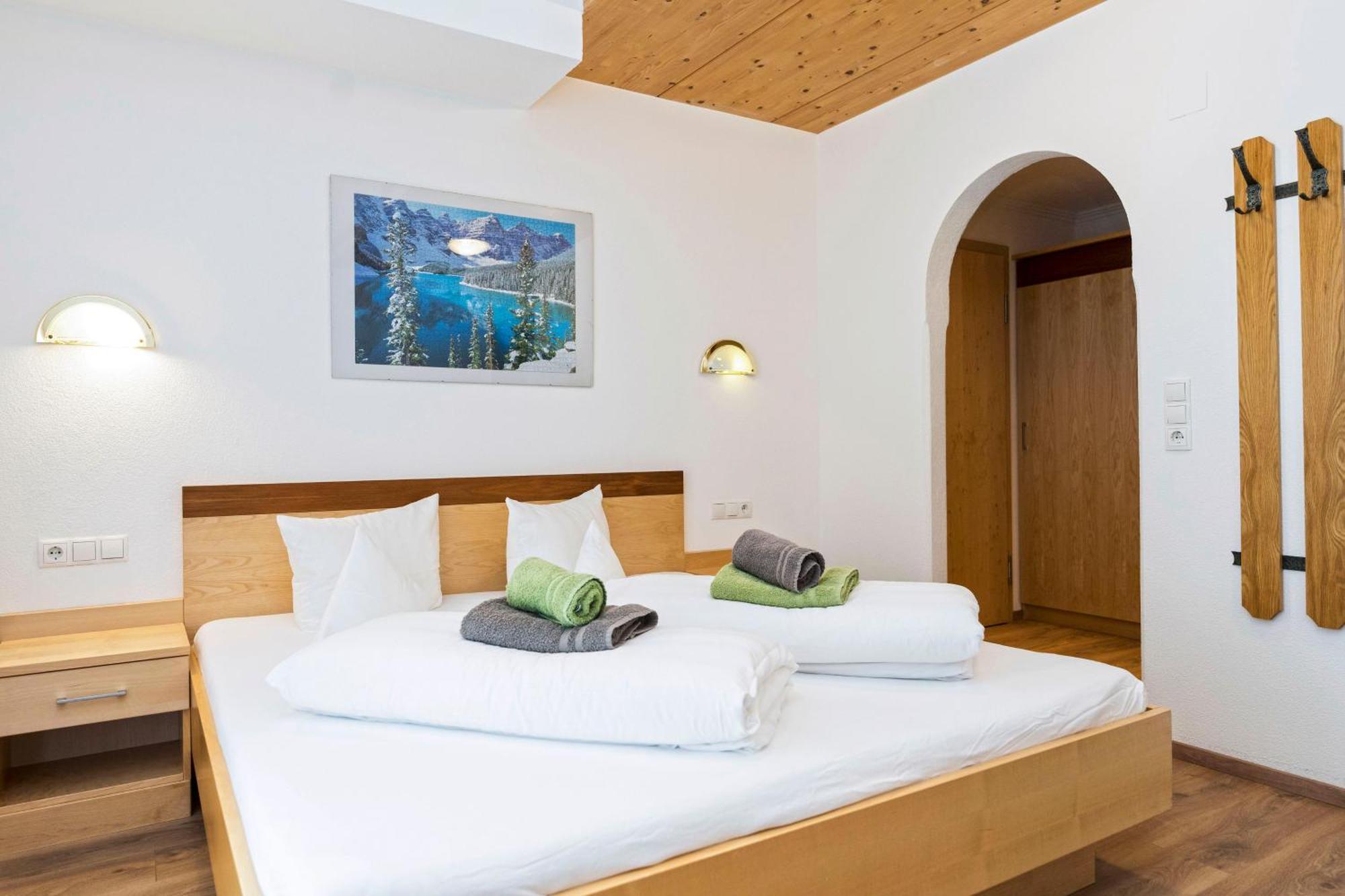 אישגל Hotel Garni Siegele - Inklusive Silvretta-Card Premium מראה חיצוני תמונה