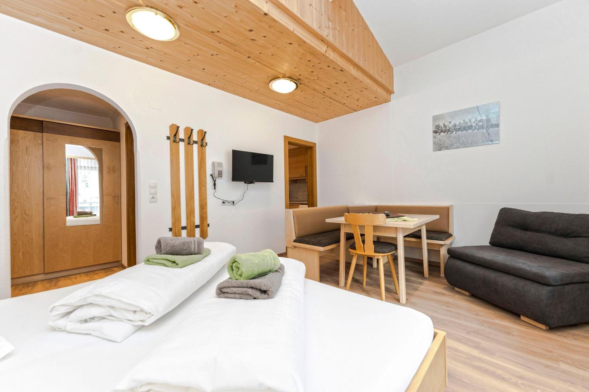 אישגל Hotel Garni Siegele - Inklusive Silvretta-Card Premium מראה חיצוני תמונה