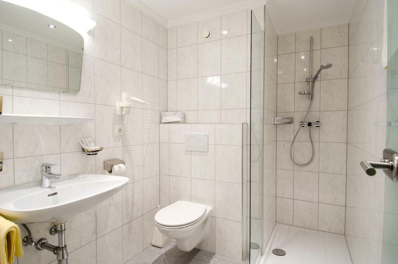 אישגל Hotel Garni Siegele - Inklusive Silvretta-Card Premium מראה חיצוני תמונה
