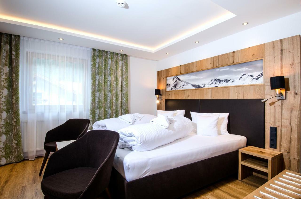 אישגל Hotel Garni Siegele - Inklusive Silvretta-Card Premium מראה חיצוני תמונה