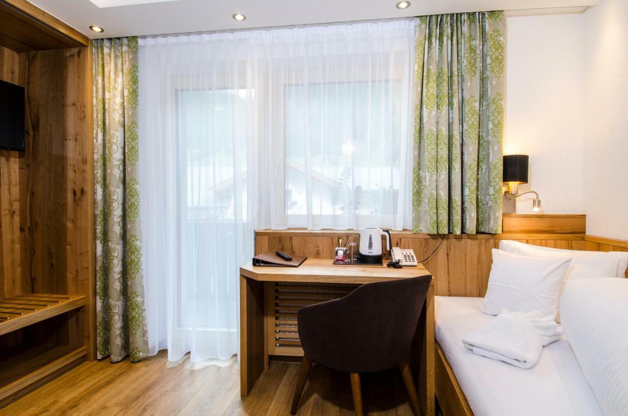 אישגל Hotel Garni Siegele - Inklusive Silvretta-Card Premium מראה חיצוני תמונה