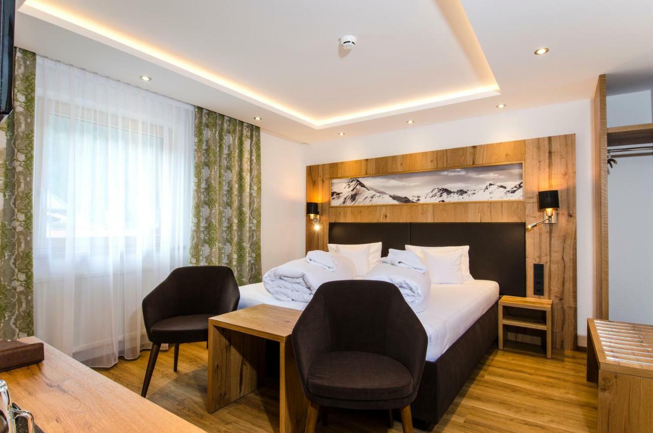 אישגל Hotel Garni Siegele - Inklusive Silvretta-Card Premium מראה חיצוני תמונה