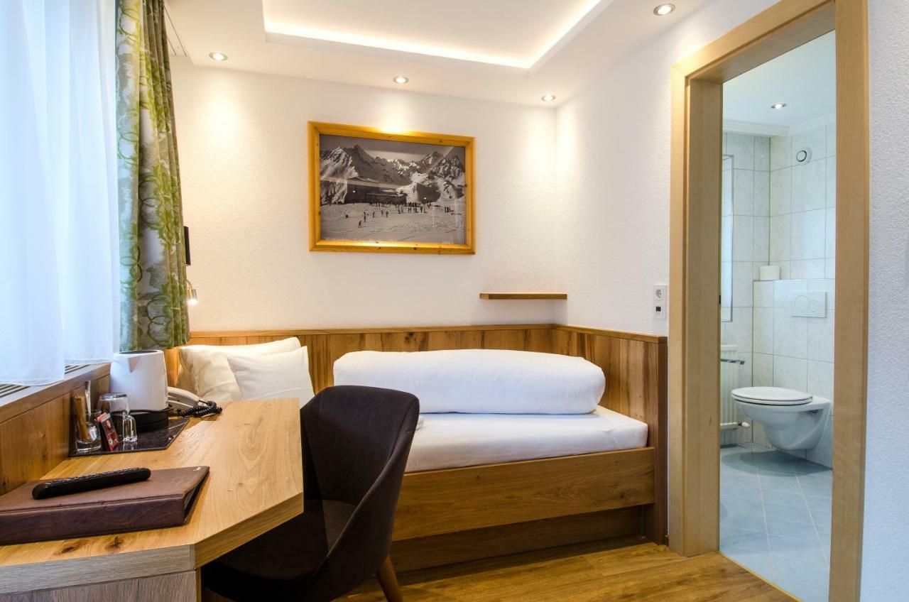 אישגל Hotel Garni Siegele - Inklusive Silvretta-Card Premium מראה חיצוני תמונה
