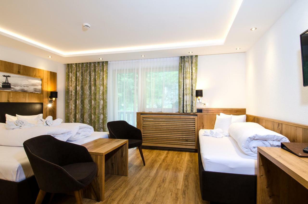 אישגל Hotel Garni Siegele - Inklusive Silvretta-Card Premium מראה חיצוני תמונה